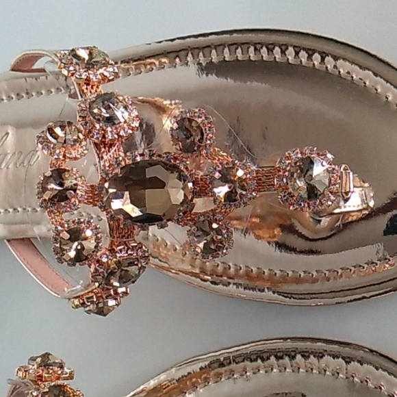 ** HOST PICK ****Bella Luna Women's Gold Jeweled Sandals Size 9- NIB - Picture 4 of 4